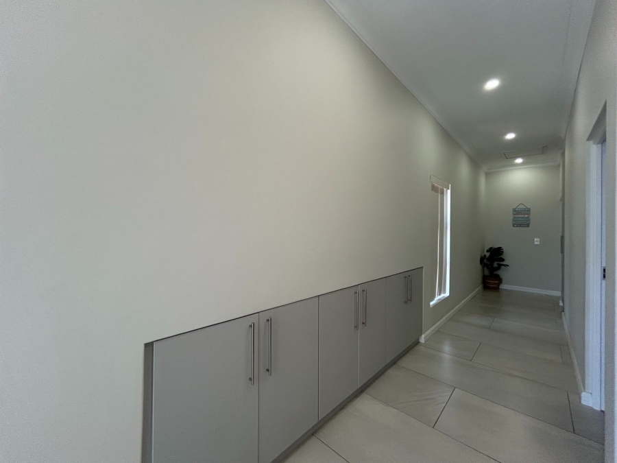 To Let 4 Bedroom Property for Rent in Sandown Western Cape